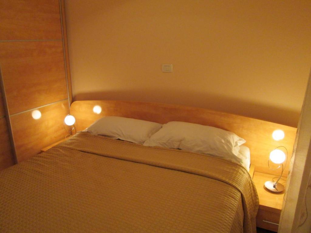 Apartments Villa Fernetich Premantura Room photo